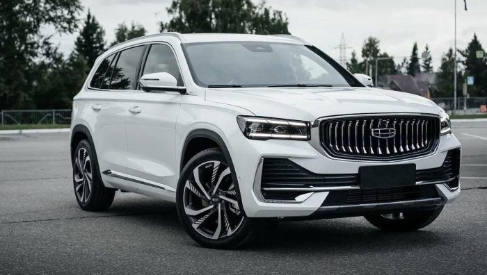 Белый Geely Monjaro 2.0 at (238 л.с.) 4wd