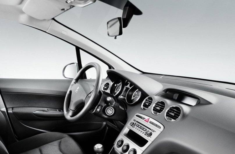 Peugeot 408 салон