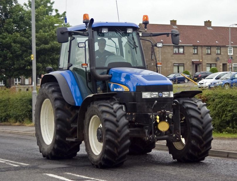 New Holland трактор 140 TM