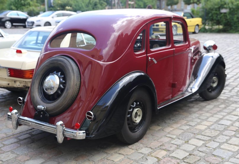 Peugeot 402