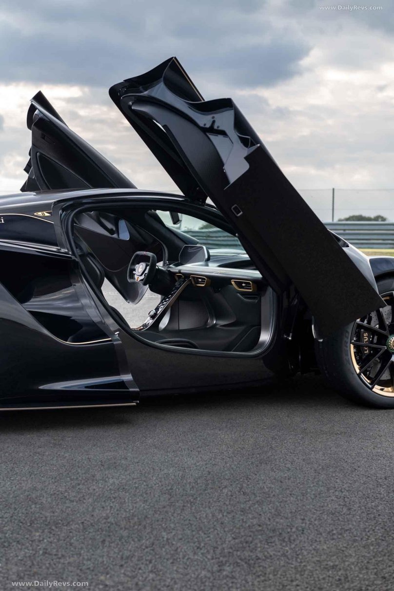 Лотус Evija 2022