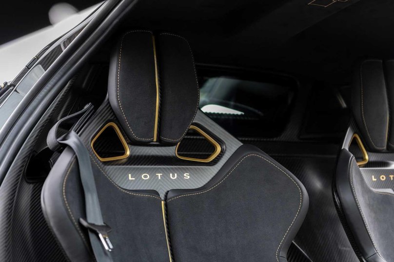 Лотус Evija 2022