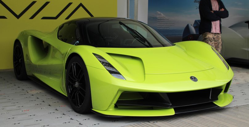 Lotus Evija зеленый