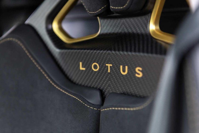 Lotus Evija салон