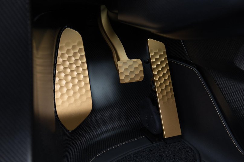 Lotus Evija салон