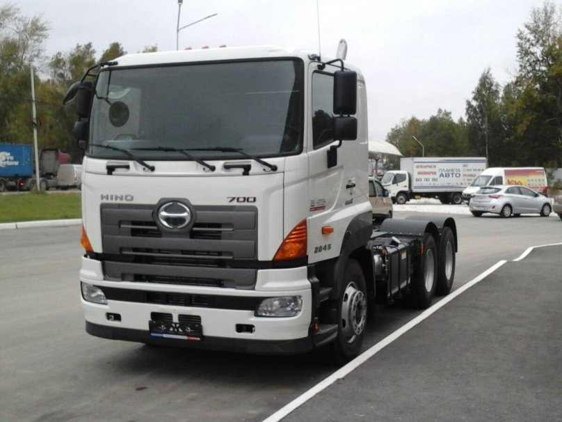 Хино 700 тягач