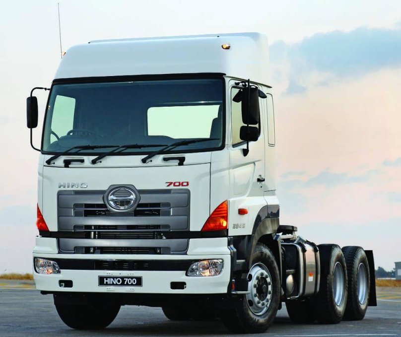 Hino 700 тягач седельный