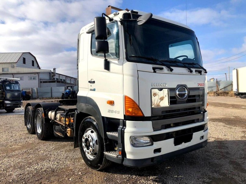 Седельный тягач Хино 700