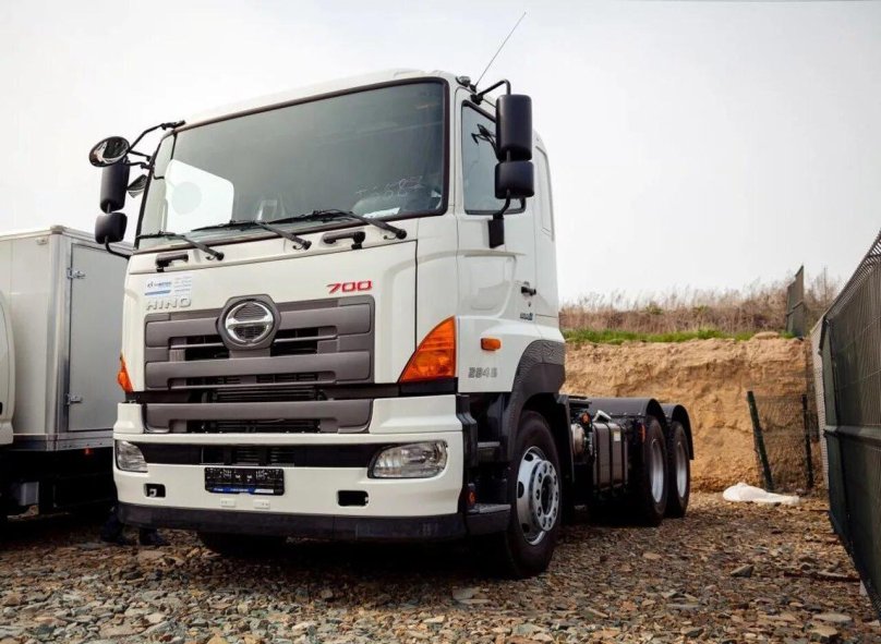 Хино 700 тягач