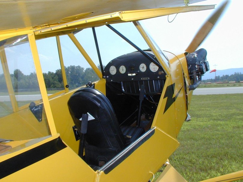 Piper j3 Cub кабина