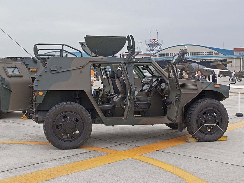 Броневик Komatsu Lav