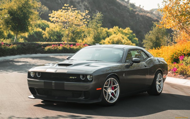 Додж Challenger srt8