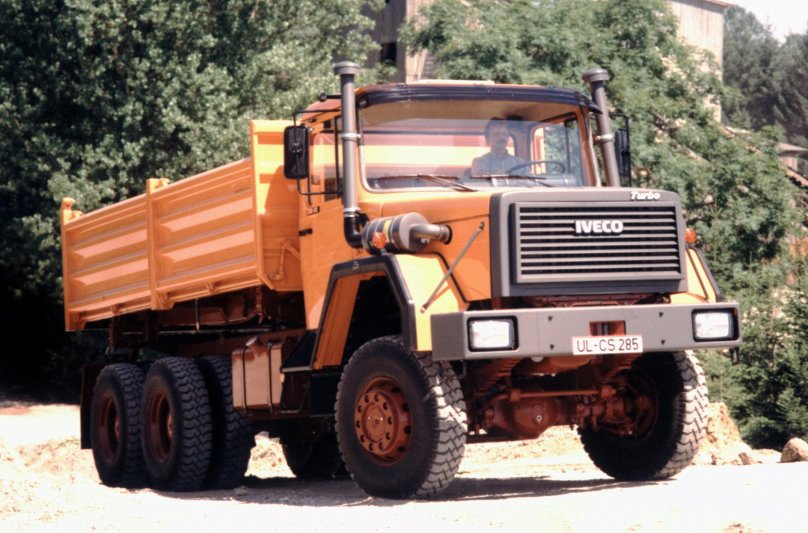 Магирус самосвал