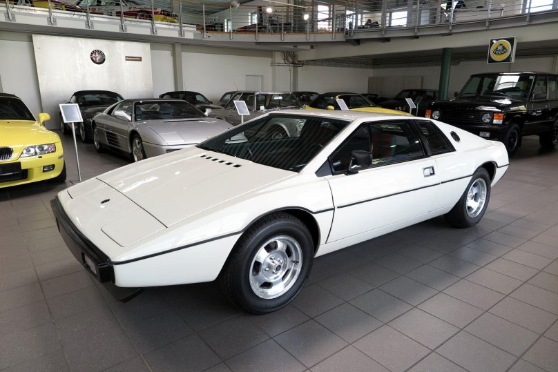 Lotus Esprit 1