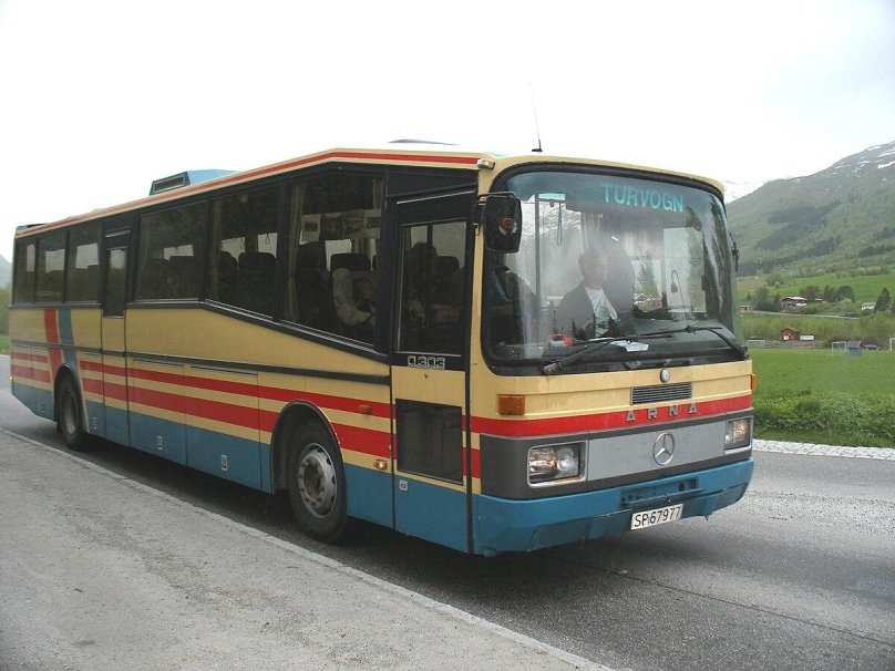 Мерседес Бенц о303