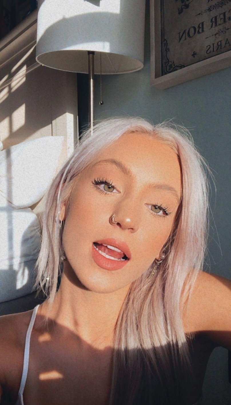 Райли Хубатка