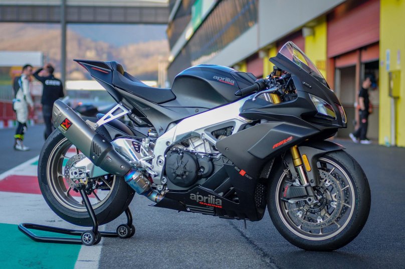 Aprilia rsv4 1100