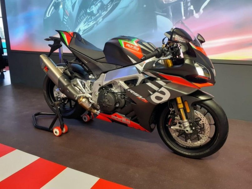 Aprilia rsv4 1100