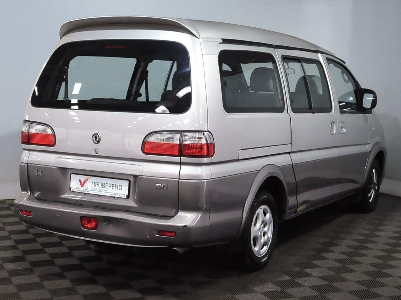 Dongfeng MPV 2007
