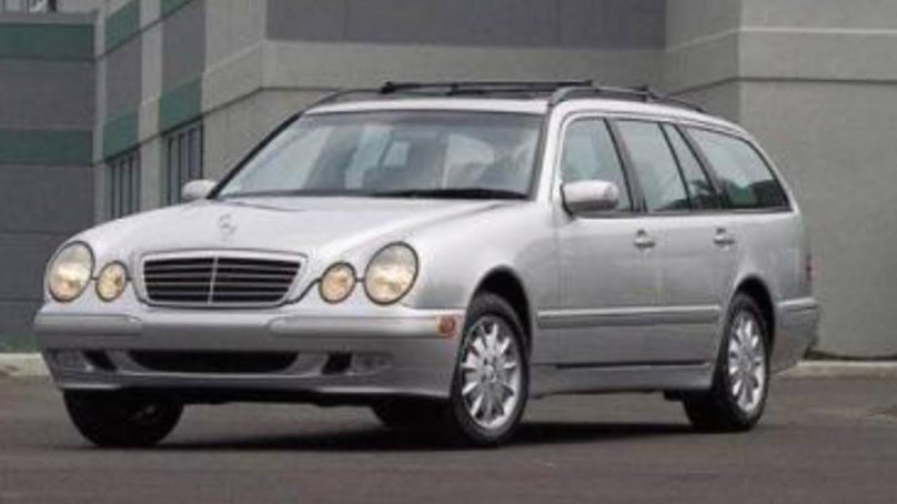 Мерседес Бенц е 210 универсал