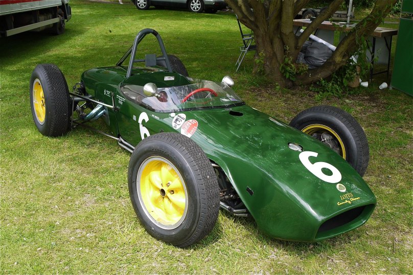 Лотус 18