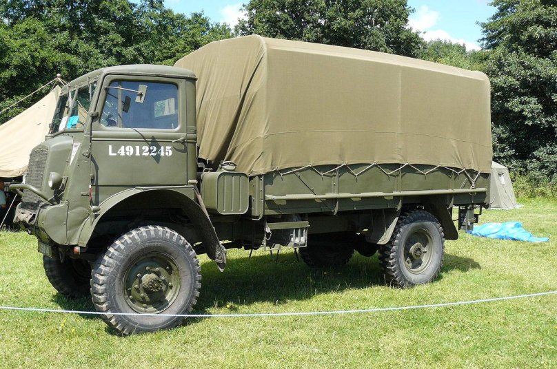 Грузовик Bedford QLD