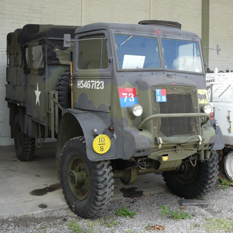 Артиллерийский тягач Bedford qlв