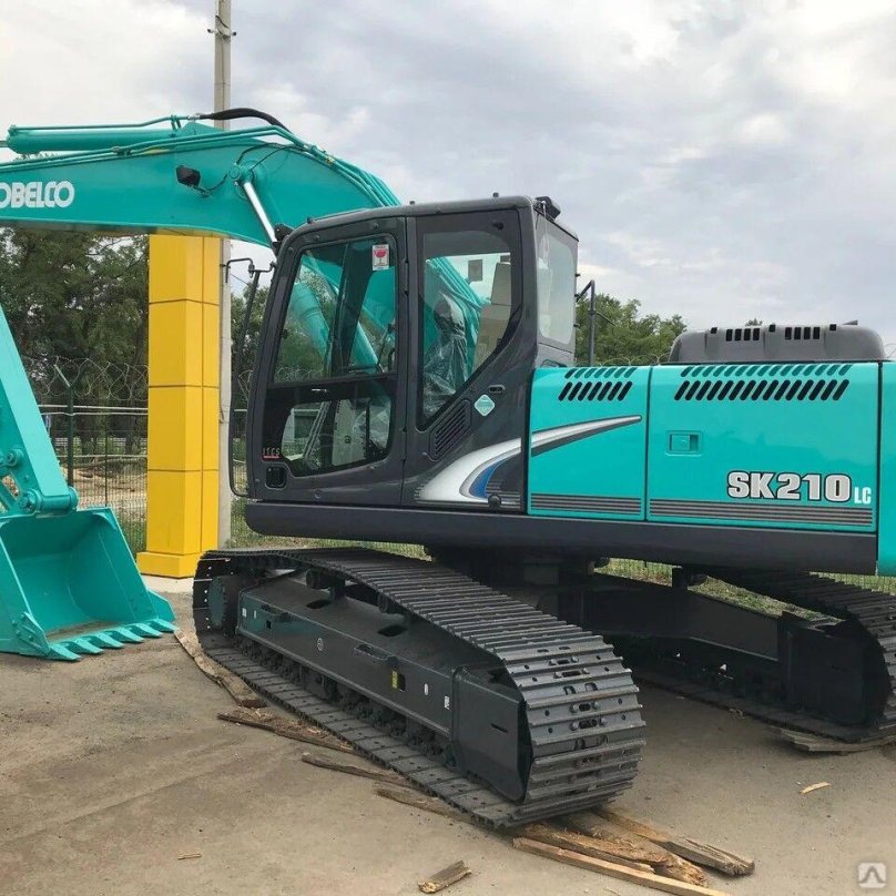 Экскаватор гусеничный Kobelco sk210lc-8