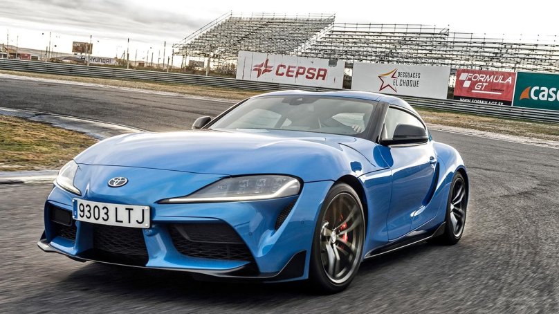 Toyota спорткар