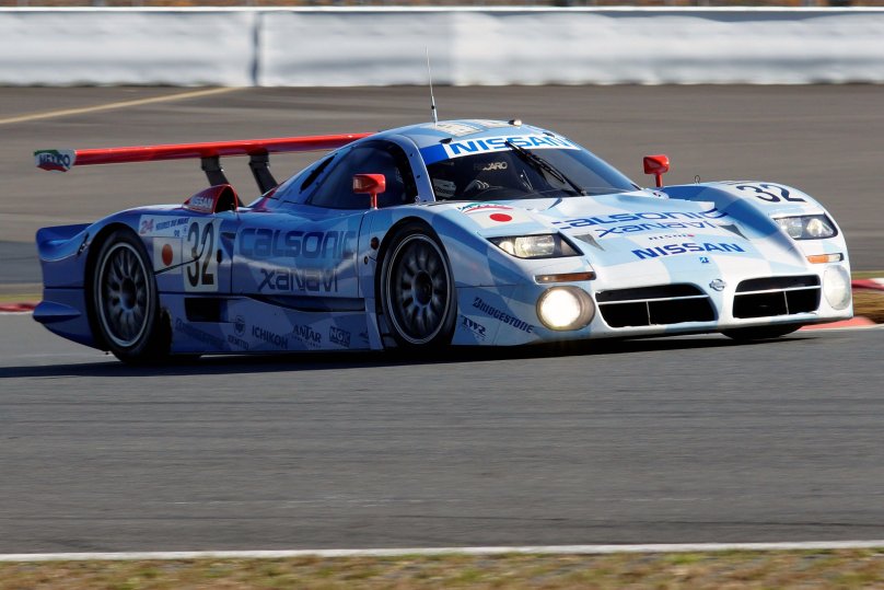 Nissan r390 gt1 le mans