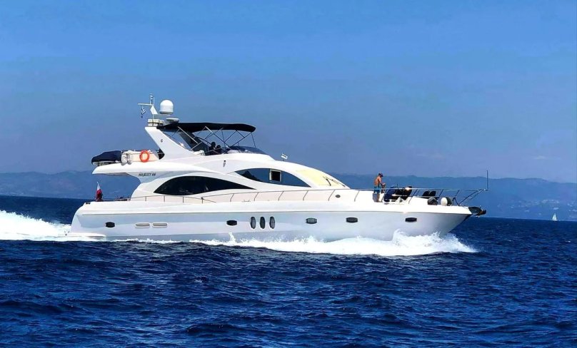 Яхта Majesty 66