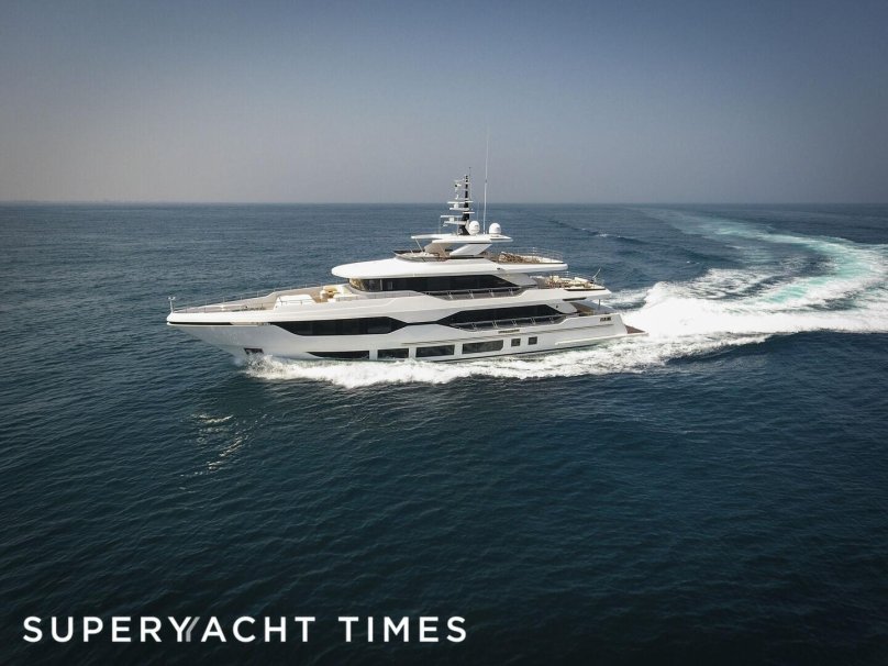 Беринг 120 яхта