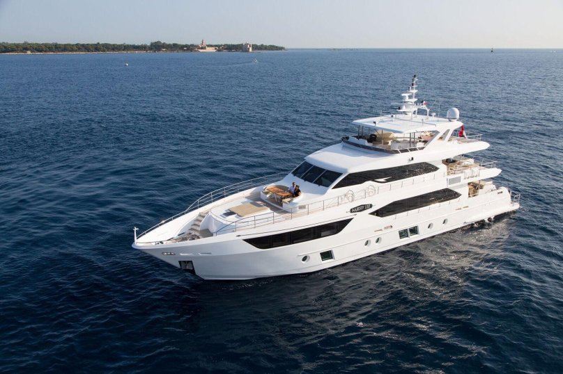 Яхта Majesty
