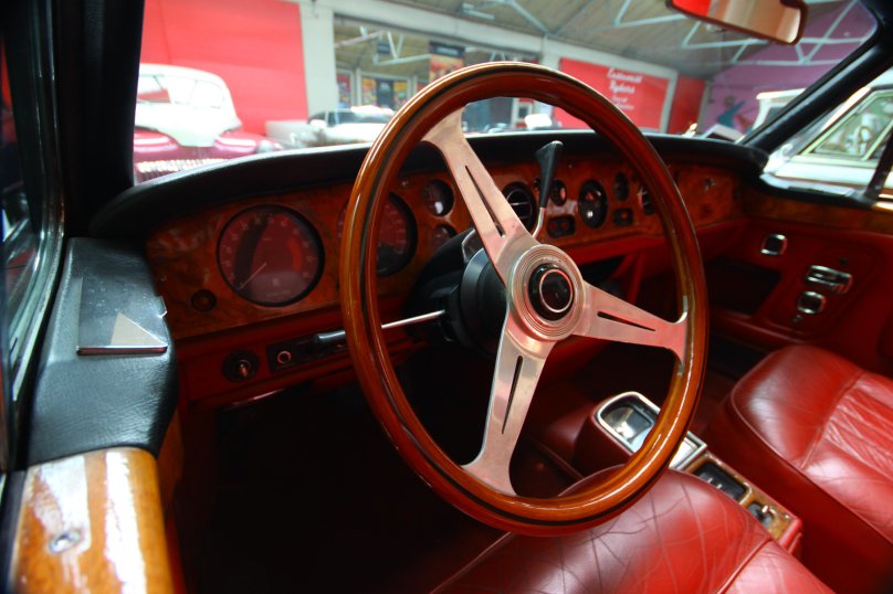 Rolls-Royce Corniche Red