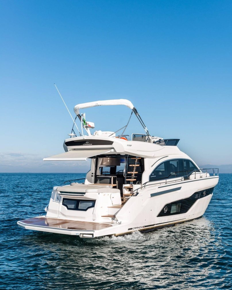 Особняк яхта машина