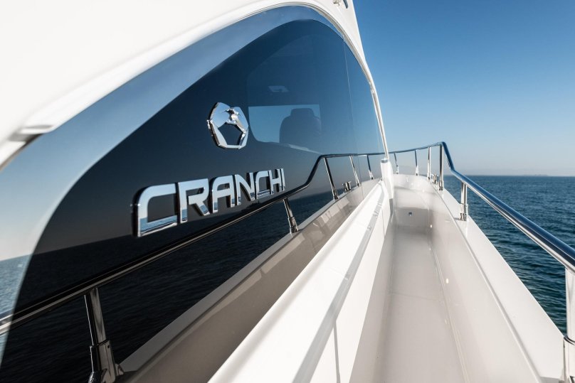 Яхта и автомобиль