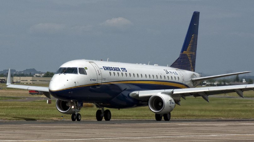 Самолёт Embraer 175