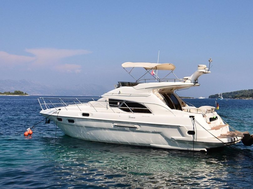 Яхта Силайн