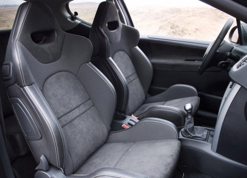 Peugeot 207 RC сидения