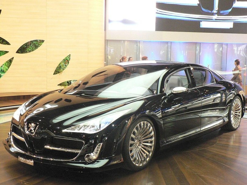 Peugeot 9008