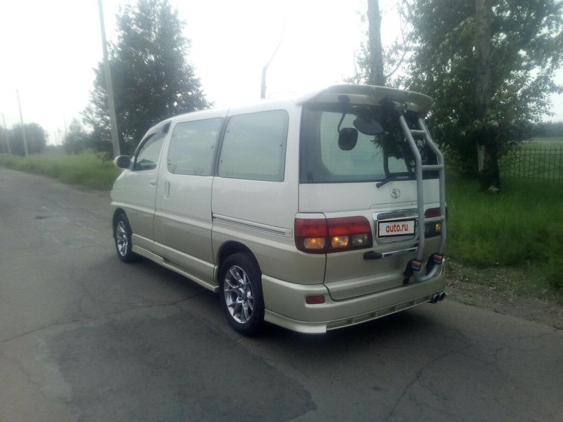 Toyota Hiace Regius 2000