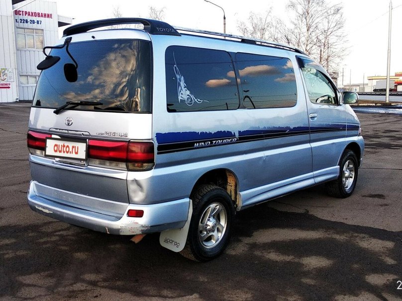 Toyota Hiace Regius 1998