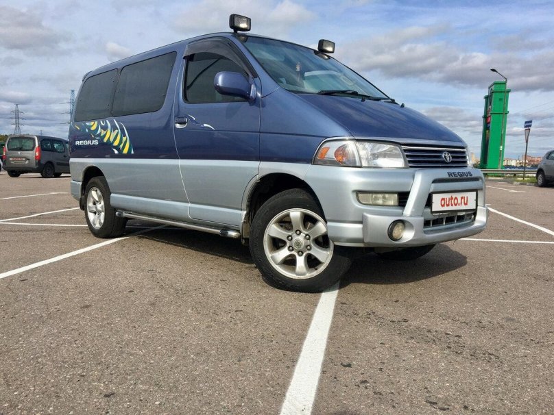 Toyota Hiace Regius 1999