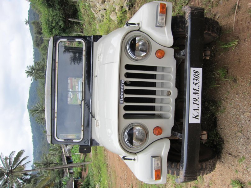 Махиндра джип