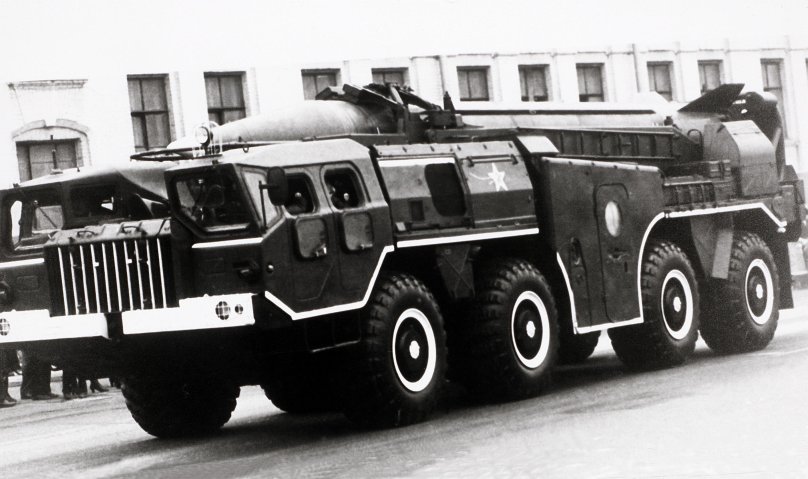 Ракетный тягач МАЗ 543