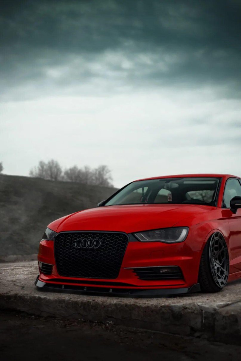 Красная Ауди