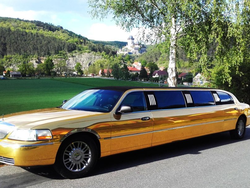 Золотой Линкольн лимузин