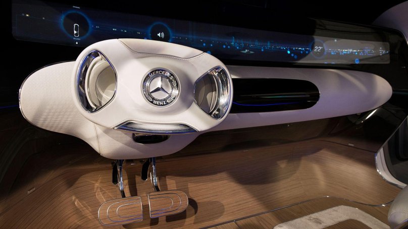 Машина Mercedes Benz Biome салон