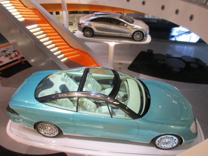 Мерседес Бенц f200