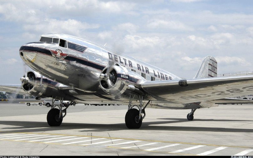 Самолет Douglas DC-3